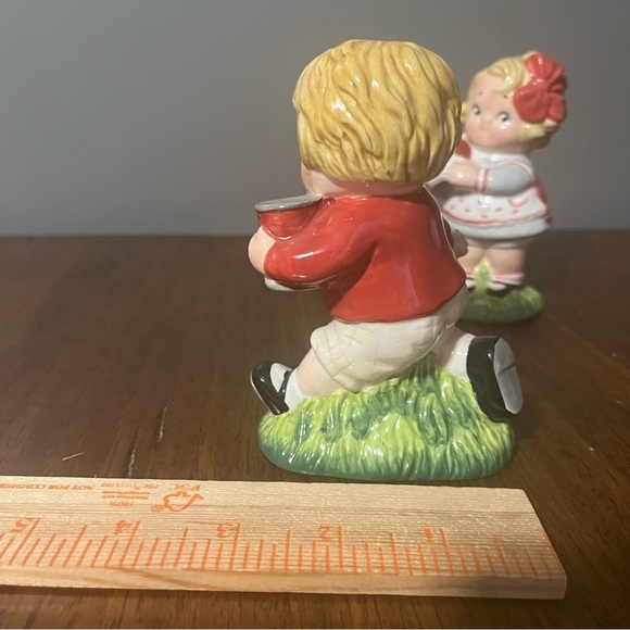 CAMPBELLS SOUP SALT PEPPER SHAKERS 2006
KID BOY FOOTBALL
GIRL RARE CHUBBY FACE - Picture 11 of 11